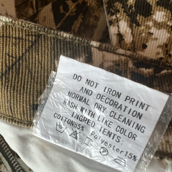 NWOT Camo pants - Picture 6 of 6